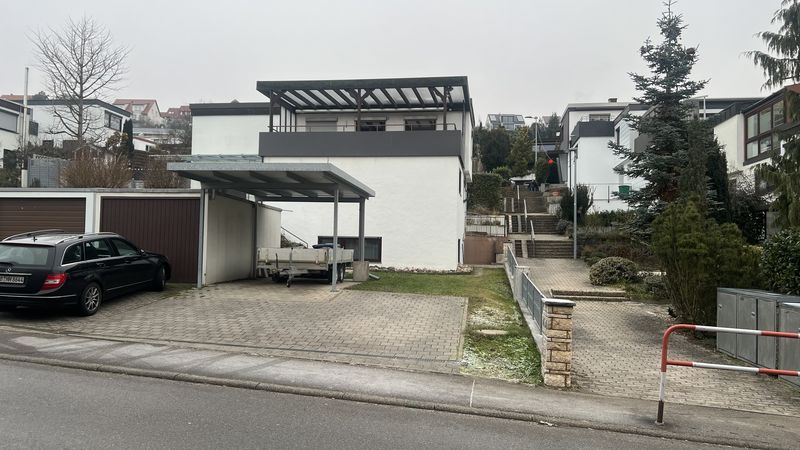 Well-Maintained 3-Bedroom End-Townhouse with Brand-New Kitchen in Holzgerlingen